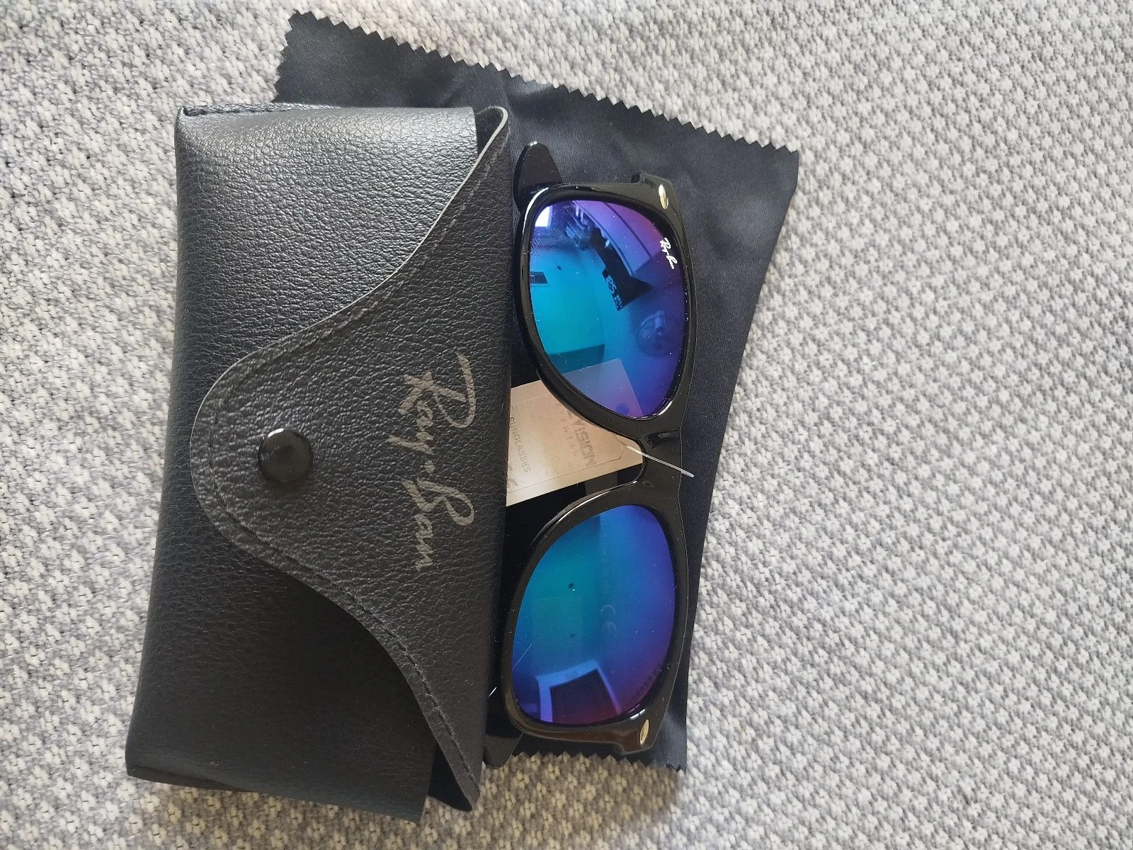 Gafas de sol negras